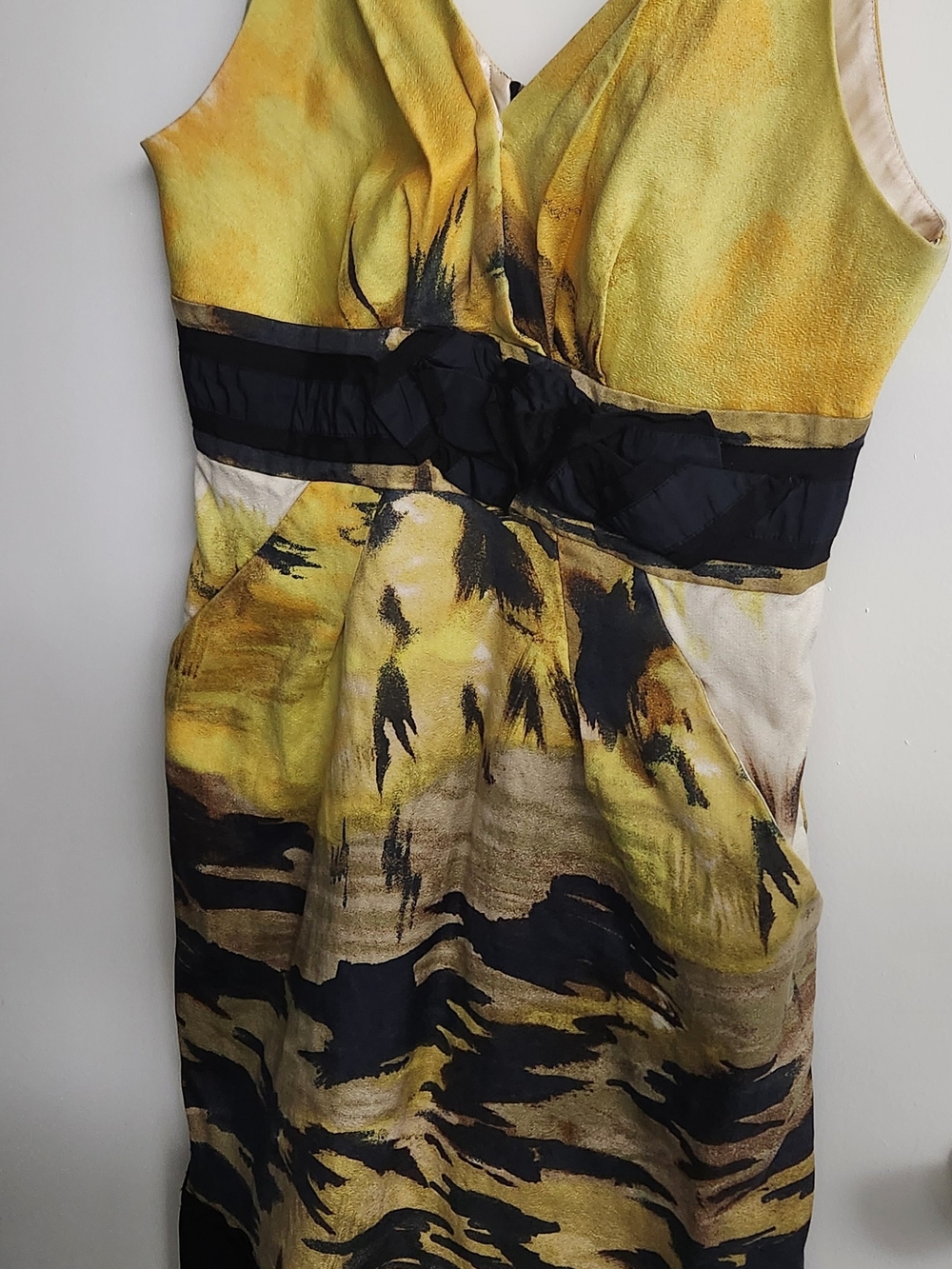 BCBGMaxAzria Yellow and Black Sleeveless V-Neck Printed Dress